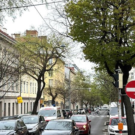 Traumhafte Wohnung Fuer 3, Grosszuegig, Walk In Dusche Vienna Exterior photo